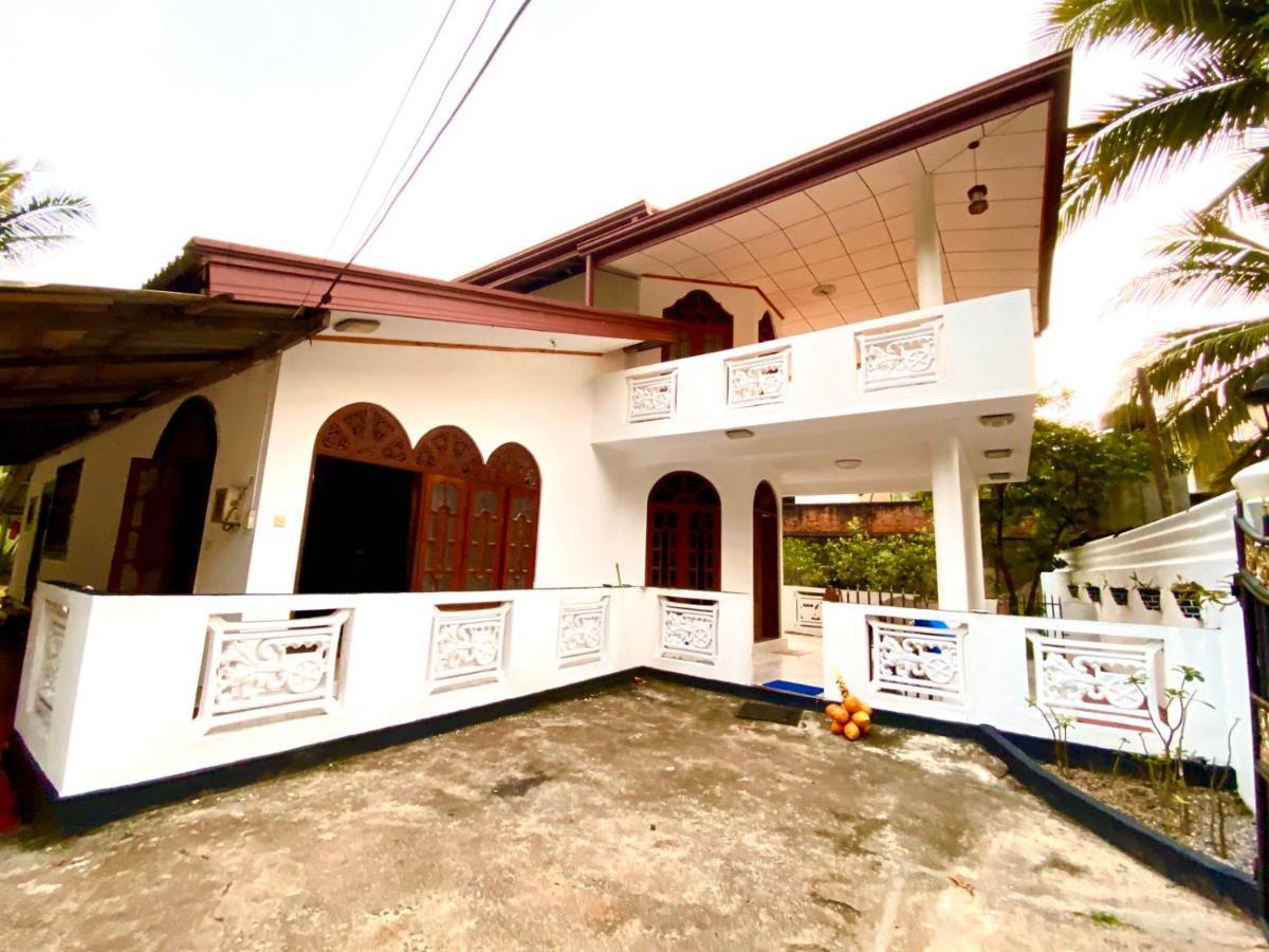 Moragalla Dilu Villa Beruwala Bagian luar foto